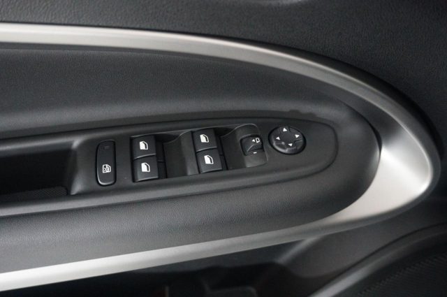 JEEP Avenger usata, con USB