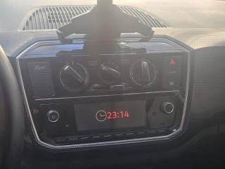 VOLKSWAGEN up! usata, con Sistema di navigazione