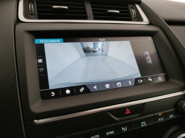 JAGUAR E-Pace usata, con Sensori di parcheggio posteriori