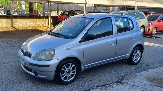 TOYOTA Yaris usata, con Autoradio