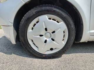 TOYOTA Yaris usata 9