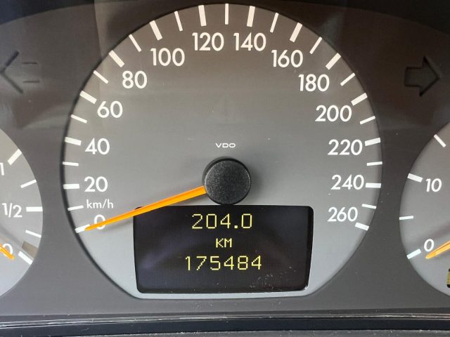 MERCEDES-BENZ E 320 usata, con Chiusura centralizzata telecomandata