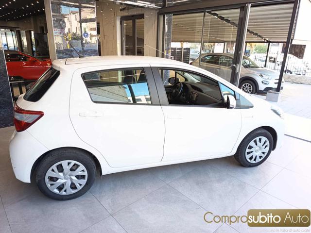 TOYOTA Yaris usata, con Autoradio