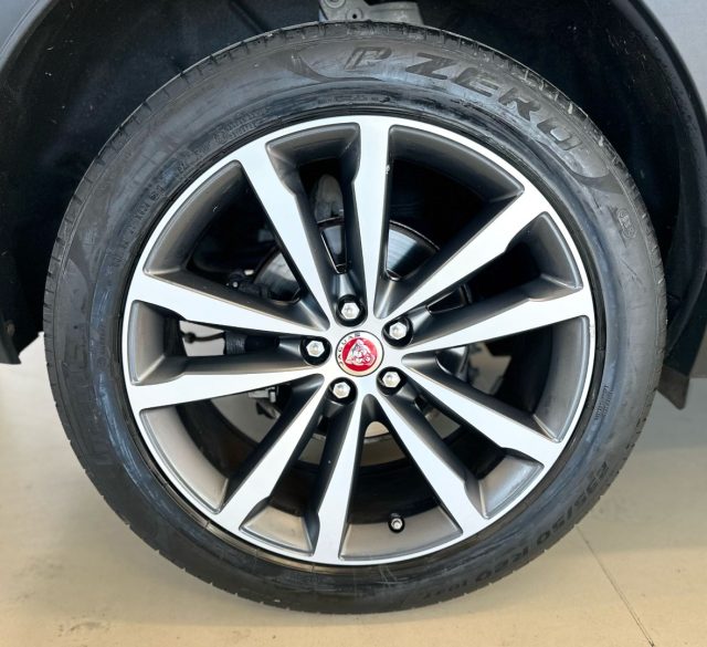 JAGUAR E-Pace usata 8