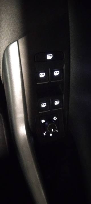 VOLKSWAGEN Taigo usata, con Sensore di luce