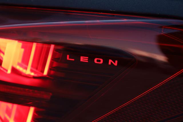 CUPRA Leon usata, con Hill holder