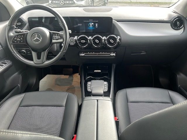 MERCEDES-BENZ GLA 180 usata, con Autoradio