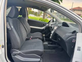 TOYOTA Yaris usata 11
