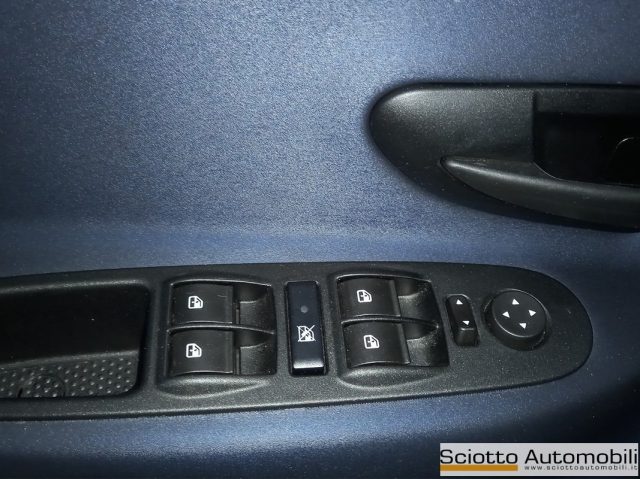 LANCIA Ypsilon usata, con Autoradio digitale