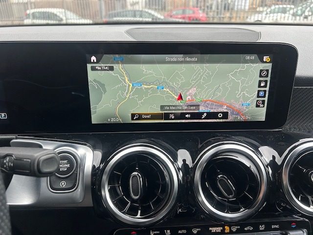 MERCEDES-BENZ GLB 200 usata, con Climatizzatore