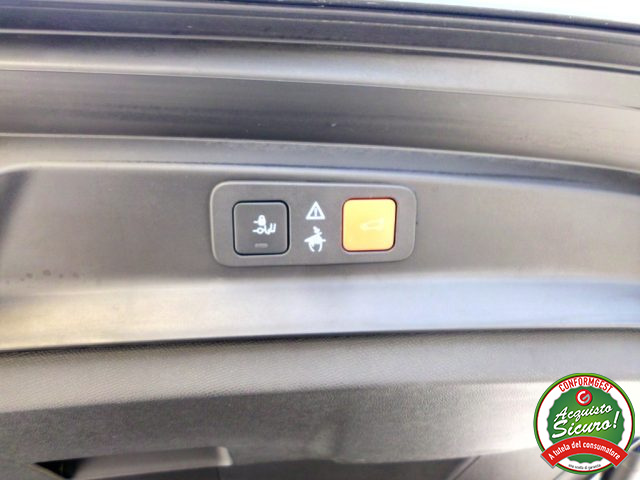 PEUGEOT 5008 usata, con Luci diurne