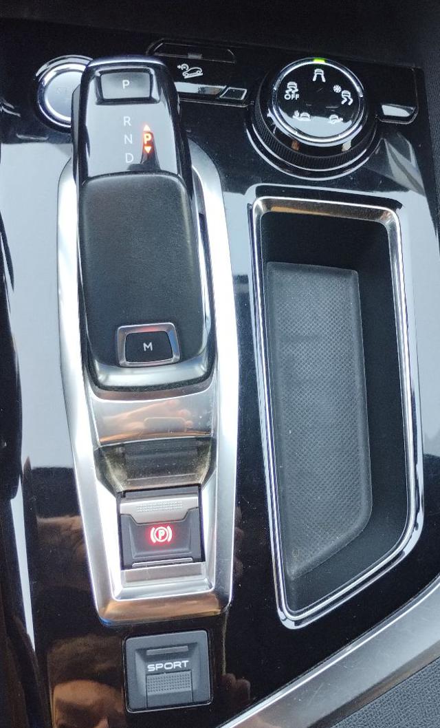 PEUGEOT 3008 usata, con Sedile posteriore sdoppiato