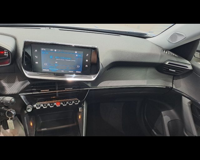 PEUGEOT 2008 usata, con Controllo automatico clima