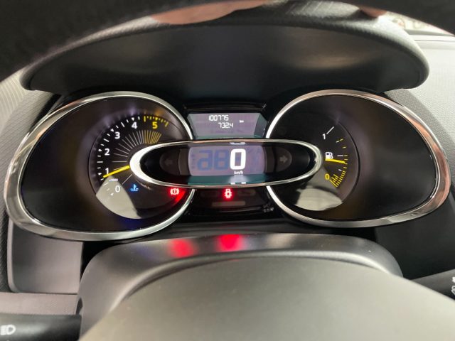 RENAULT Clio usata, con Sensori di parcheggio posteriori