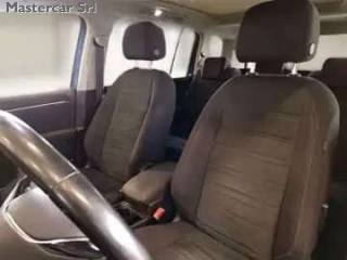 VOLKSWAGEN Touran usata, con Controllo automatico clima