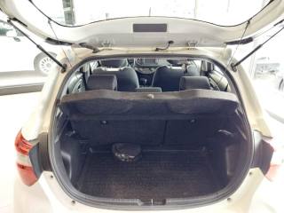 TOYOTA Yaris usata 23