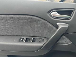 RENAULT Captur usata, con Autoradio
