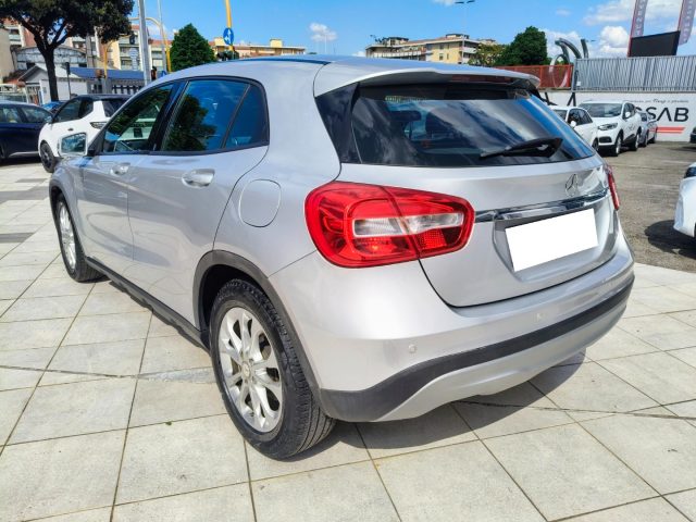 MERCEDES-BENZ GLA 180 usata, con Alzacristalli elettrici