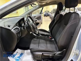 OPEL Astra usata, con Luci diurne