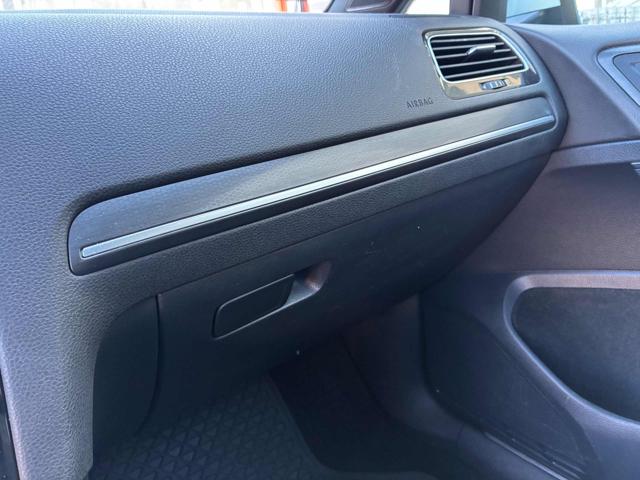 VOLKSWAGEN Golf usata, con Airbag testa