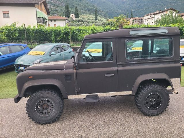 LAND ROVER Defender usata 1