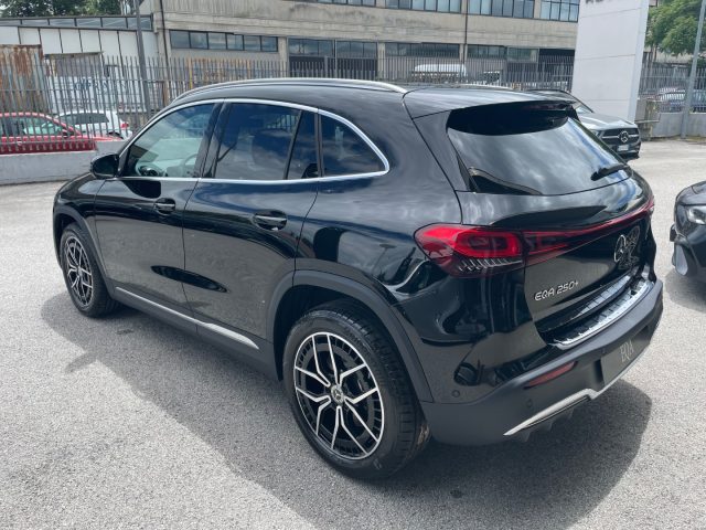 MERCEDES-BENZ EQA usata, con Climatizzatore