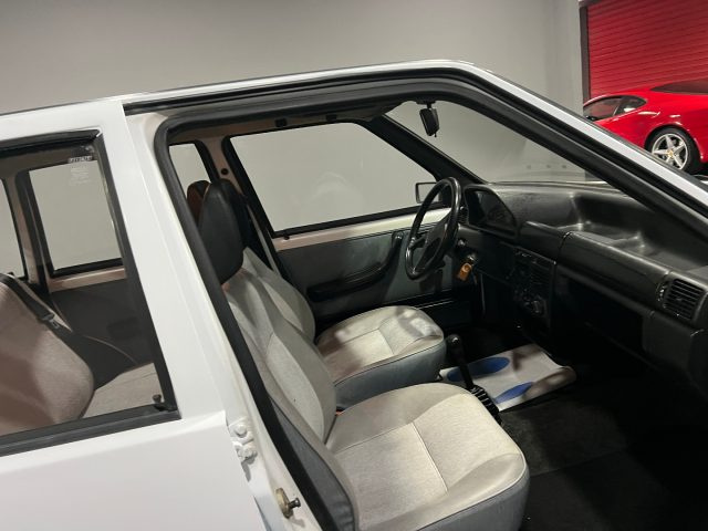 FIAT Uno usata 9