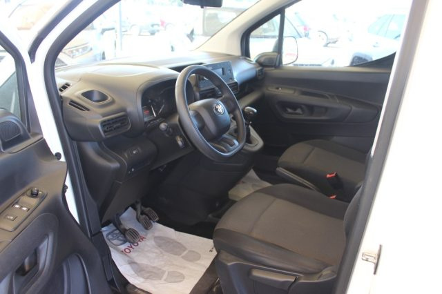 TOYOTA Proace City usata, con Autoradio digitale