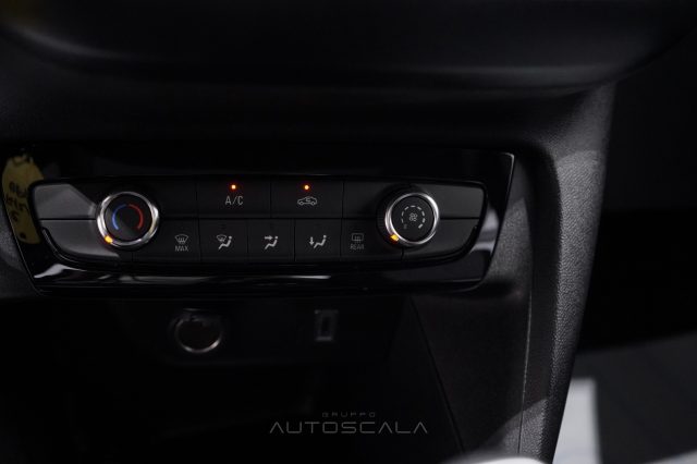 OPEL Corsa usata, con Touch screen
