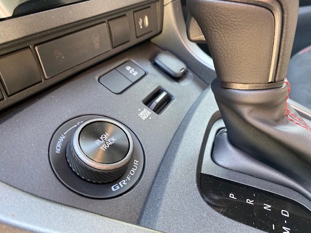 TOYOTA Yaris usata, con USB
