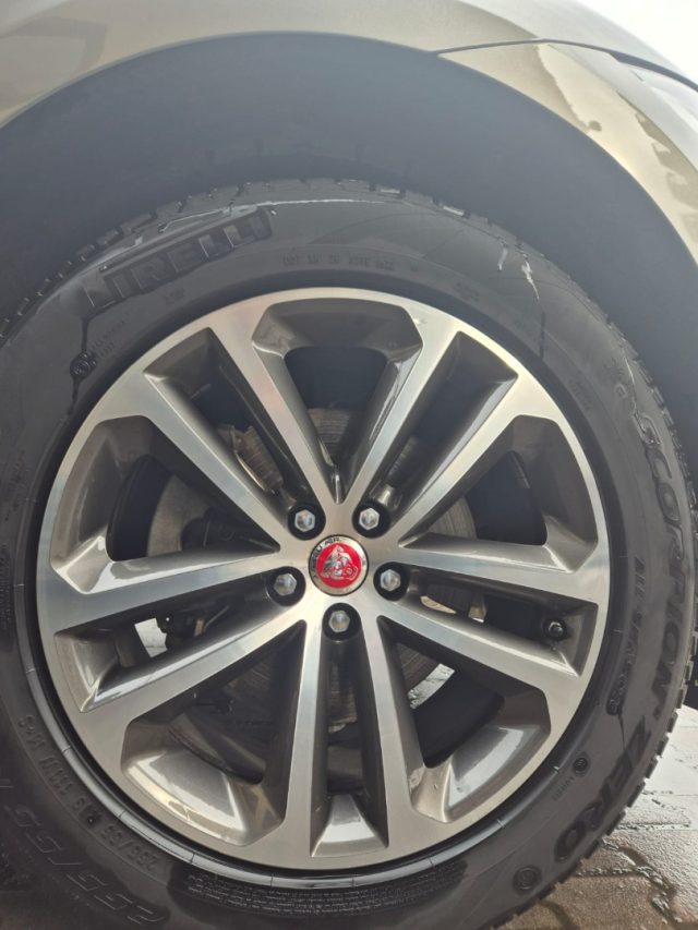 JAGUAR F-Pace usata, con Fari Xenon