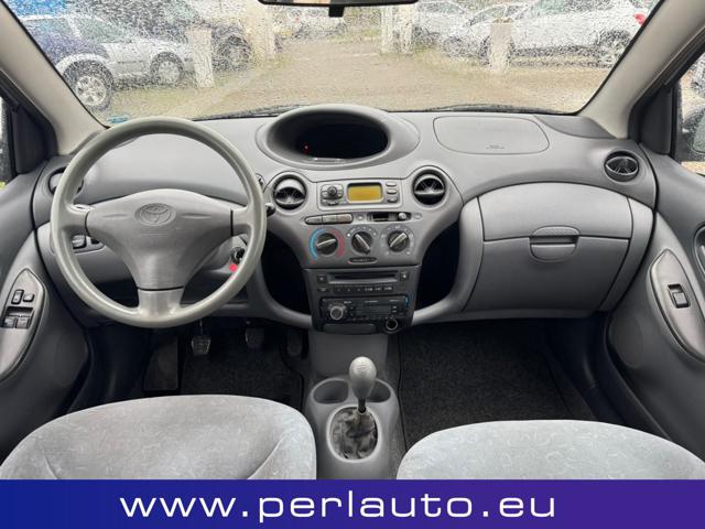 TOYOTA Yaris usata, con Specchietti laterali elettrici