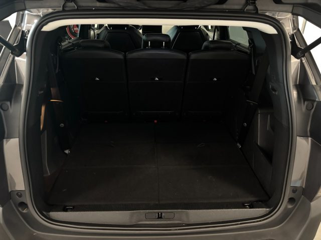 PEUGEOT 5008 usata, con Touch screen