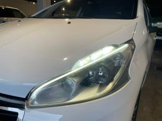 PEUGEOT 208 usata, con Climatizzatore automatico, 2 zone