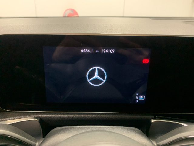 MERCEDES-BENZ GLB 200 usata, con Fari LED