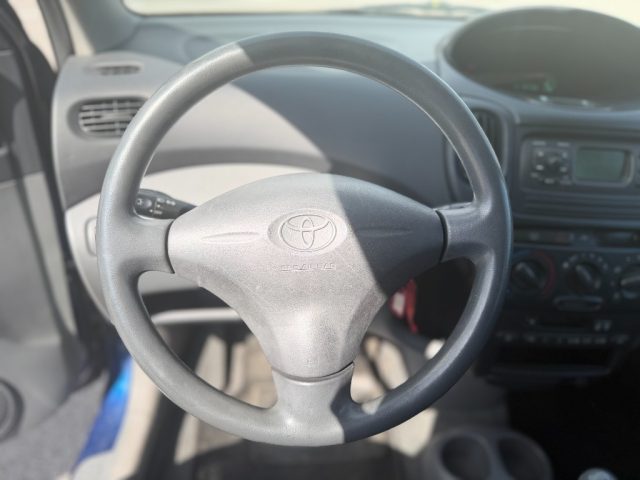 TOYOTA Yaris usata 21