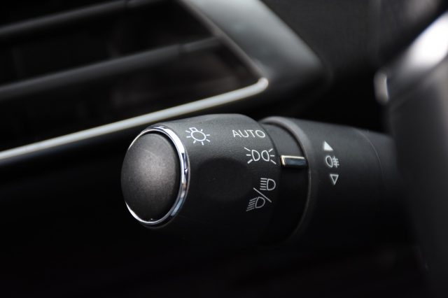 PEUGEOT 5008 usata, con Leve al volante