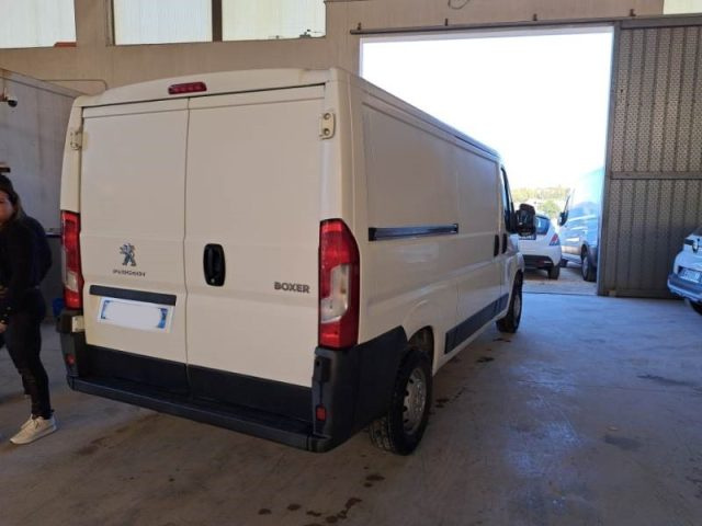 PEUGEOT Boxer usata, con Airbag
