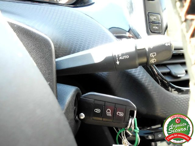 PEUGEOT 2008 usata, con Volante multifunzione