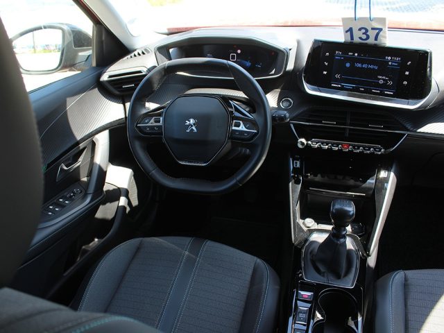 PEUGEOT 2008 usata, con Volante in pelle