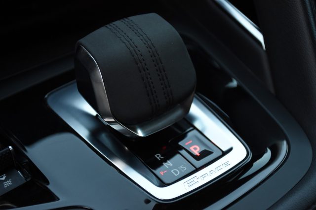 JAGUAR E-Pace usata, con Autoradio digitale