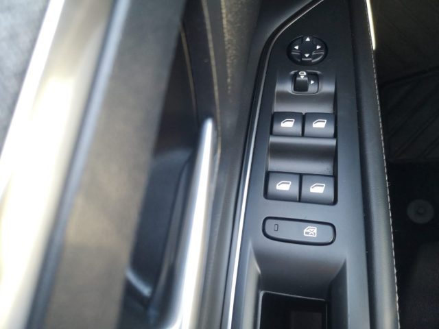 PEUGEOT 3008 usata, con Portellone posteriore elettrico