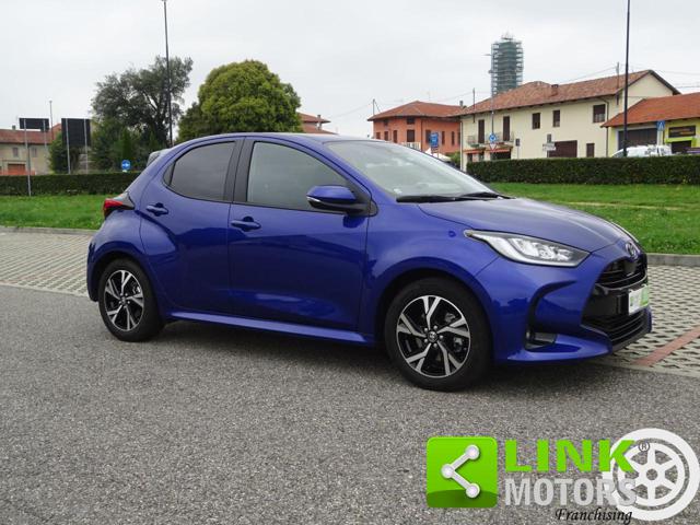 TOYOTA Yaris usata, con Fari LED