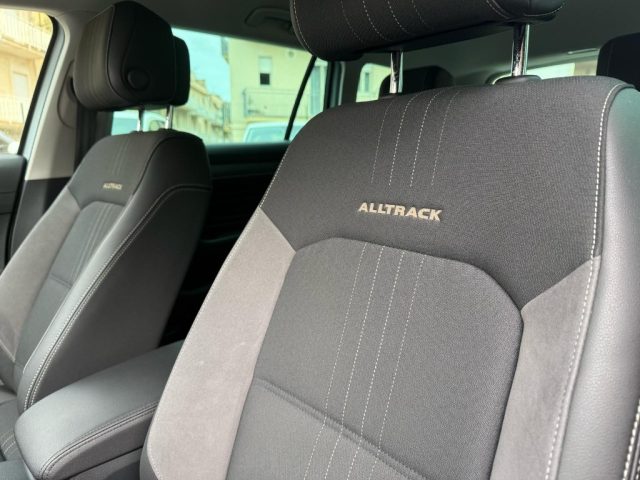 VOLKSWAGEN Passat Alltrack usata, con Airbag testa