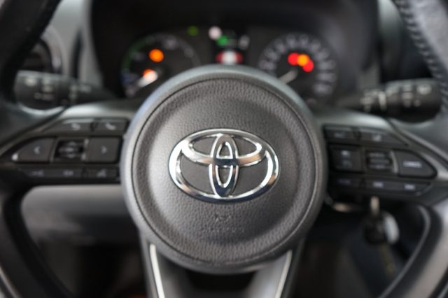 TOYOTA Yaris usata 32