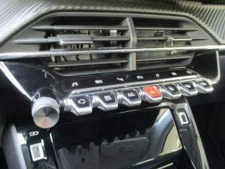 PEUGEOT 208 usata, con Volante in pelle