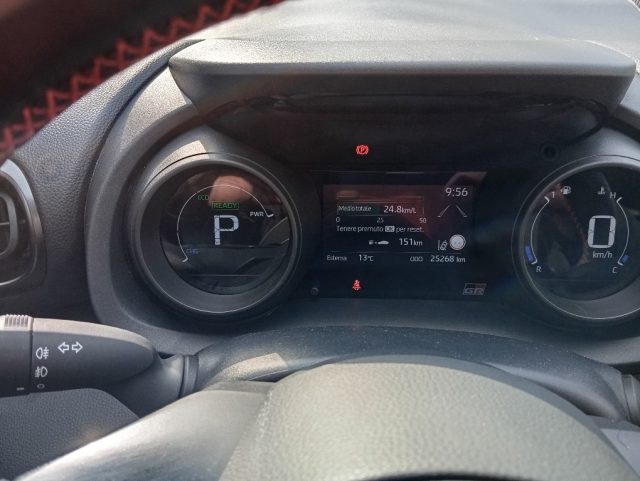 TOYOTA Yaris usata, con Fari LED