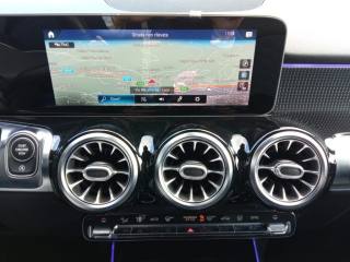 MERCEDES-BENZ GLB 200 usata, con Interni in pelle