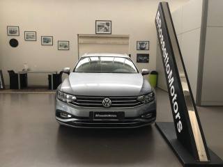 VOLKSWAGEN Passat Variant usata, con Airbag laterali