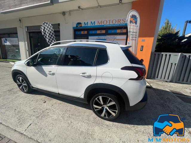 PEUGEOT 2008 usata, con Autoradio